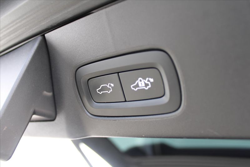 Volvo V90 2.0 B5 173kW AWD INSCRIPTION - fotka 13 z 30