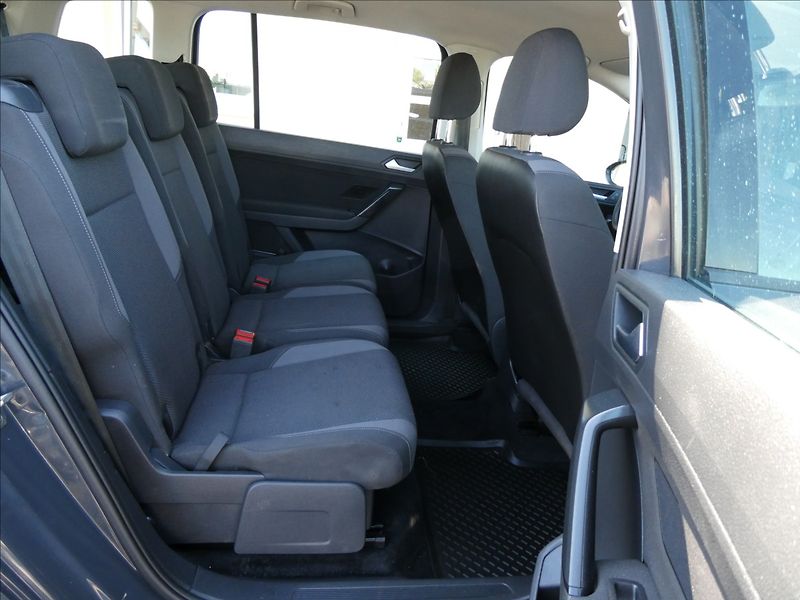 Volkswagen Touran 1,6 TDi DSG 7.míst,1maj.,závěs - fotka 25 z 35