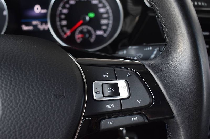 Volkswagen Touran (2022) 1.5TSI 110kW DSG, LED, 7 míst - fotka 15 z 28