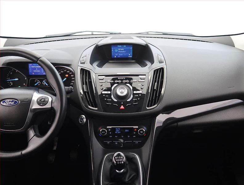 Ford Kuga (2013) 2.0 TDCi, 4X4, Xenony - fotka 12 z 23