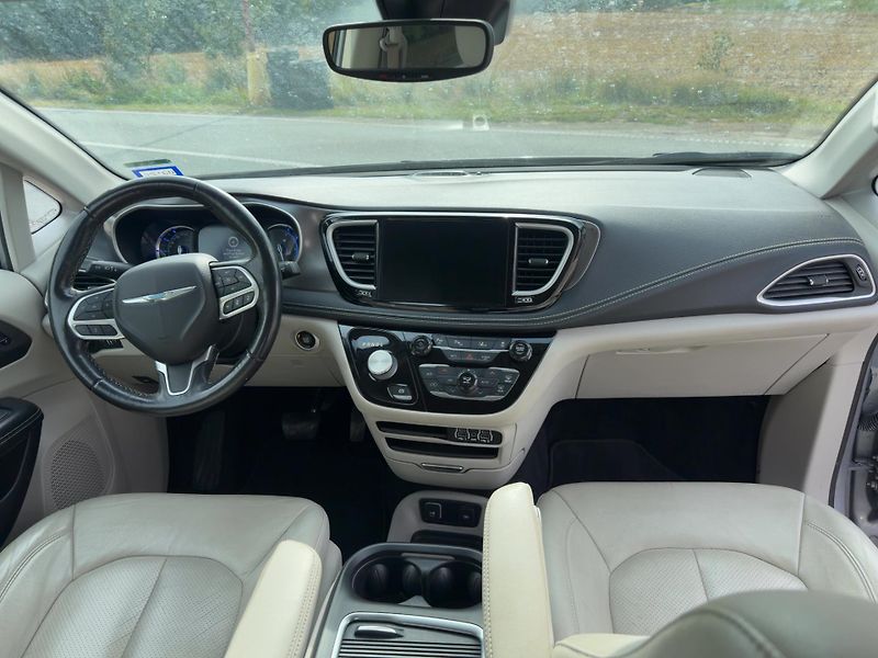 Chrysler Pacifica (2021) 3,6 Hybrid PlugIn Limited 2021 - fotka 12 z 21