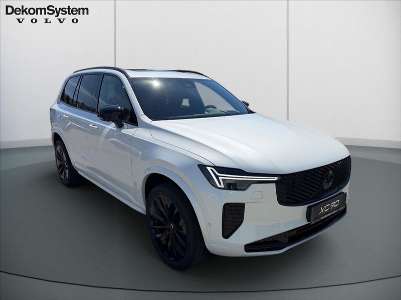 Volvo XC90 (2026) 2,0 B5 Ultra Black Edition  29 - fotka 2 z 14