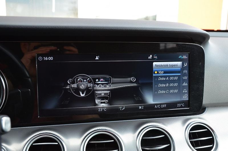 Mercedes-Benz Třídy E (2019) E 220d // REZERVOVÁNO // - fotka 36 z 46