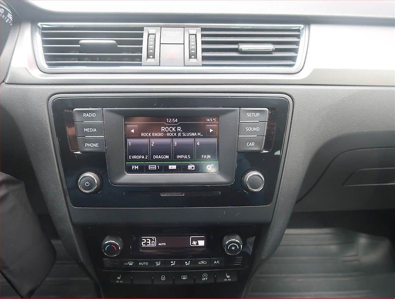 Škoda Rapid (2015) Elegance 1.4 TDI, Tempomat - fotka 12 z 14