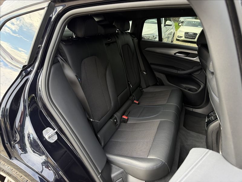 BMW X4 M40d xDrive - fotka 27 z 33