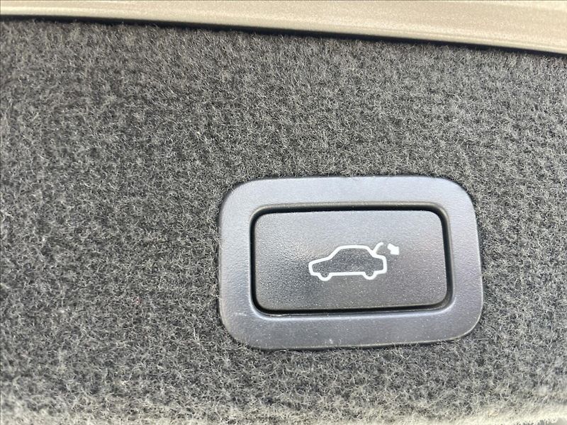Volvo V70 2,0 d 100kw Momentum Kinetic o - fotka 11 z 31
