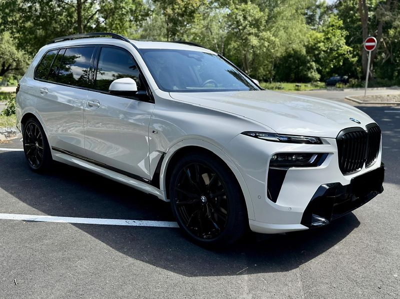 BMW X7 40d xDrive Msport PRO | max  - fotka 3 z 38