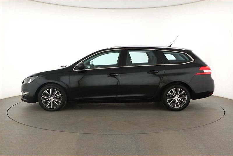 Peugeot 308 (2017) 1.6 BlueHDi, Automat, Navi - fotka 3 z 18