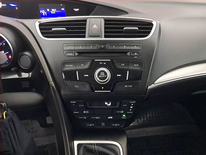 Honda Civic (2015) 1.6 i-DTEC, Tempomat - fotka 12 z 17