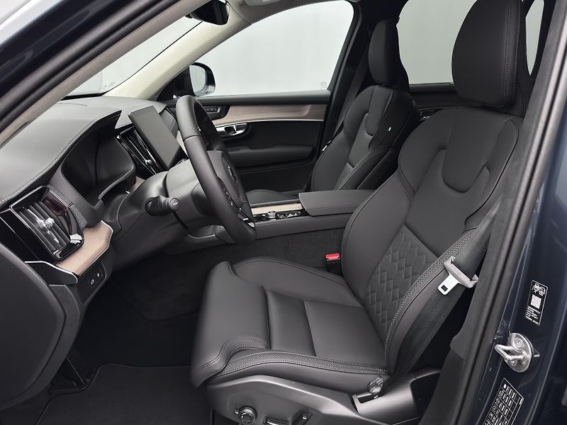 Volvo XC90 (2026) T8 AWD RECHARGE ULTRA DARK 7m - fotka 3 z 29
