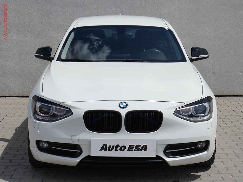 BMW Řada 1 (2012) 2.0D 116d, ČR, Bixen, park - fotka 2 z 22
