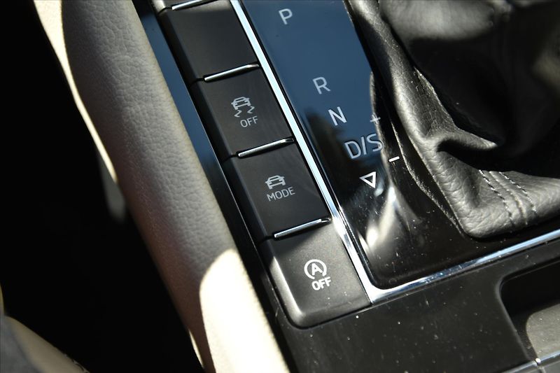 Škoda Superb 2.0TDi 147kW DSG L&K ČR - fotka 29 z 36