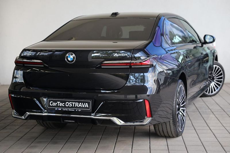 BMW Řada 7 740d xDrive Sedan - fotka 3 z 18