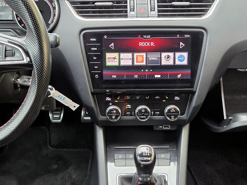Škoda Octavia TDi RS,CEBIA *SERV.KNÍŽKA*  - fotka 37 z 48