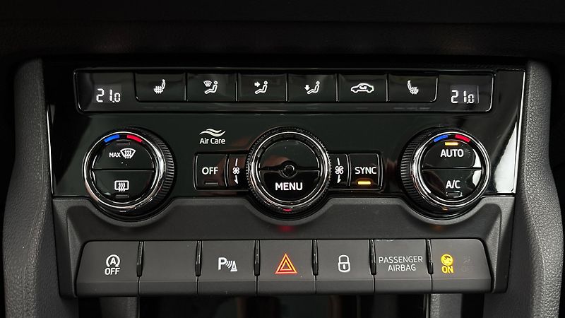 Škoda Karoq 2.0 TDI DSG 4x4 Style - fotka 13 z 27