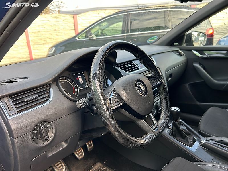 Škoda Octavia (2015) RS 2.0 TDi 135 KW - fotka 11 z 27