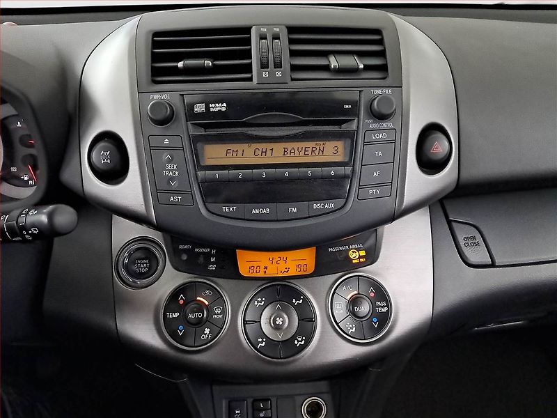 Toyota RAV4 (2010) 2.2 D-4D, 4X4, Tempomat - fotka 12 z 17