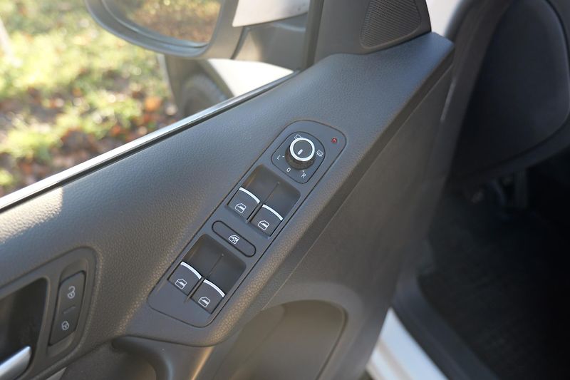 Volkswagen Tiguan TDI 4MOTION Bi-Xenon Alcantara - fotka 29 z 31
