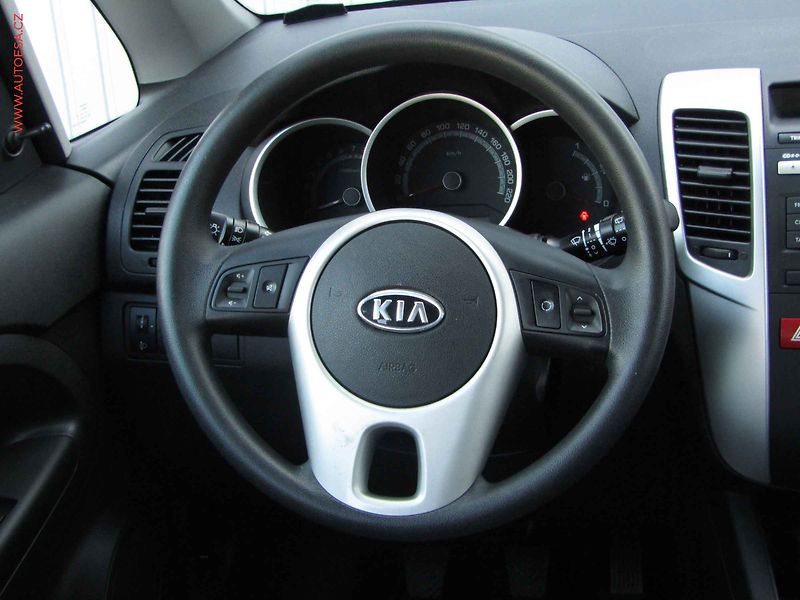 Kia Venga (2012) 1.4 i, ČR - fotka 12 z 15