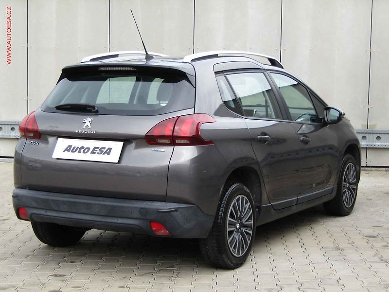 Peugeot 2008 (2017) 1.2 VTi, ČR, servis.kniha - fotka 4 z 17