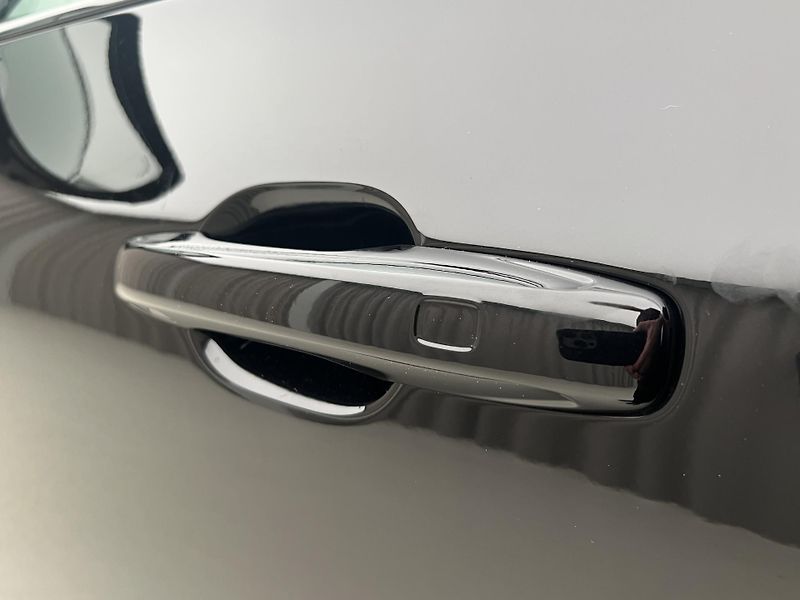 Volvo XC60 B5 AWD DARK PLUS AUT - fotka 16 z 45