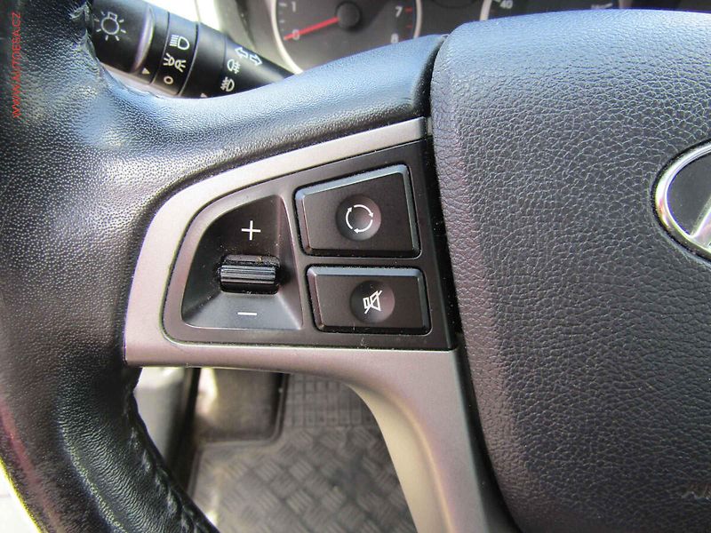 Hyundai i20 (2013) 1.2i, ČR, servis.kniha, AC - fotka 17 z 19