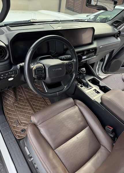 Toyota Land Cruiser (2023) 2.8 D-4D 4x4 Executive Skyview - fotka 12 z 33