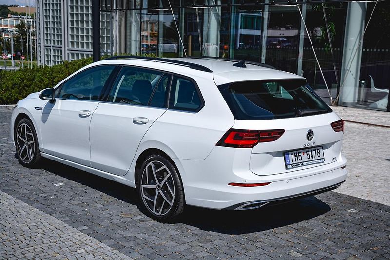 Volkswagen Golf Variant (2022) Style 1,5 eTSI 7DSG mHEV - fotka 11 z 40