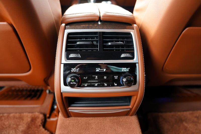 BMW Ostatní M760Li xDrive/6.6i/V12/590PS - fotka 33 z 47
