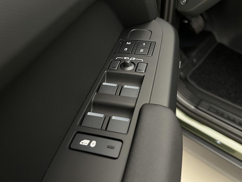Land Rover Defender (2026) 110 D250 X-DYNAMIC SE AWD Aut - fotka 45 z 48