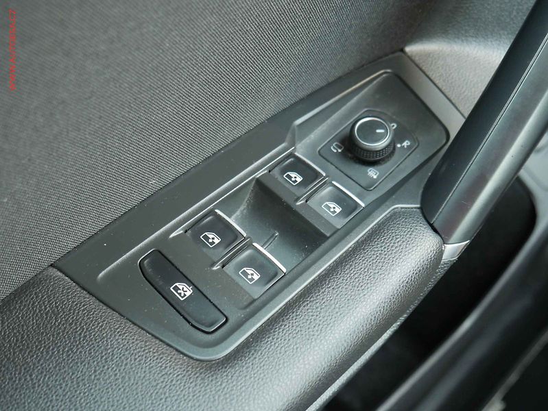 Volkswagen Tiguan Allspace (2018) 2.0TSi 4x4, 7míst, 1.maj,ČR - fotka 11 z 20