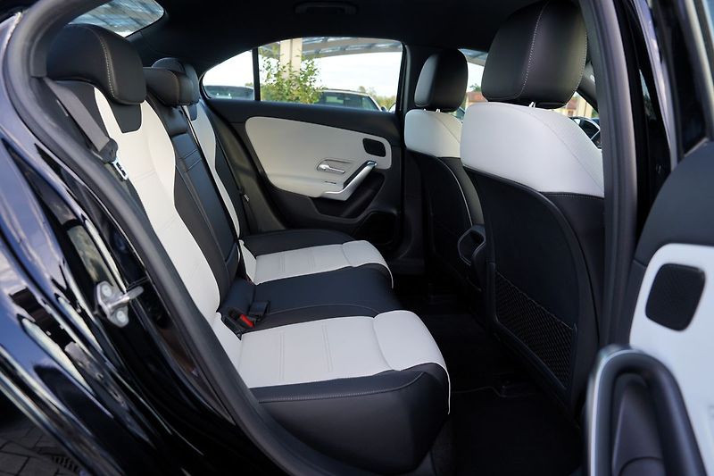 Mercedes-Benz Třídy A A 180d AMG/7AT/kůže/Designo/ČR - fotka 26 z 37