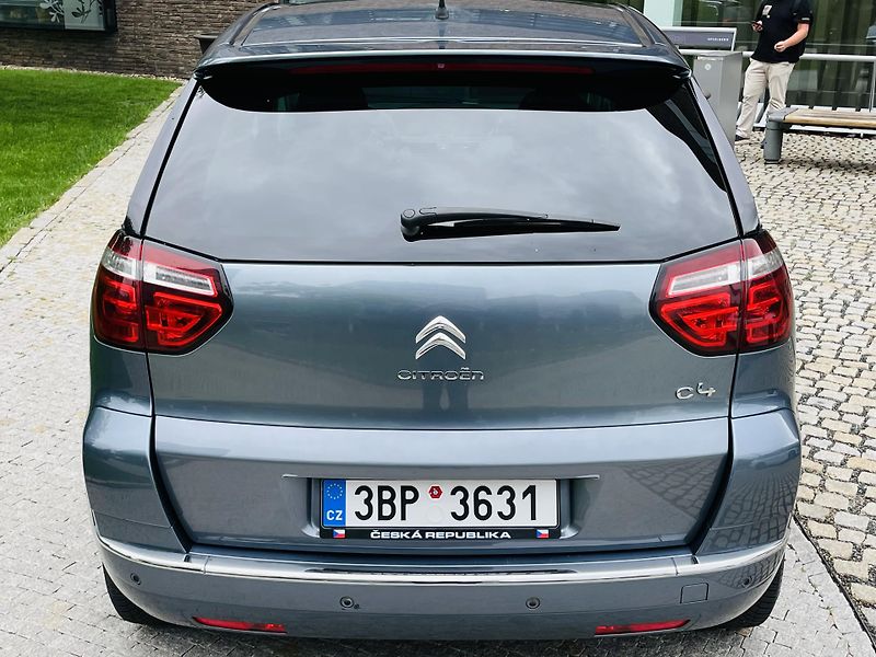Citroën C4 Picasso 1.6i 88KW MANUÁL LED SENZORY - fotka 13 z 38