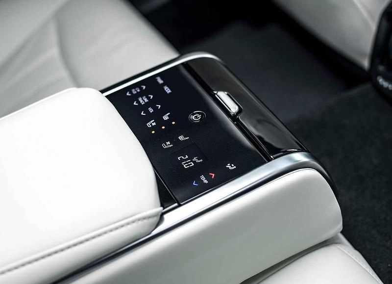 Toyota Mirai je zatím na silnicích bílou vránou