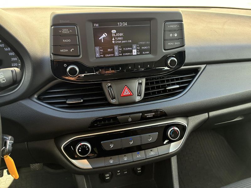Hyundai i30 1-0 T-GDI 88kW Trikolor - fotka 16 z 19