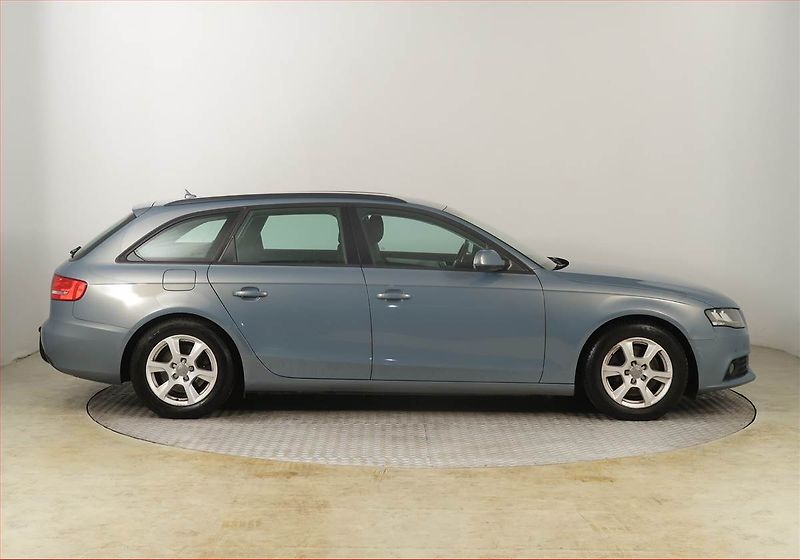 Audi A4 (2011) 2.0 TDI, Navi, Tempomat - fotka 6 z 21