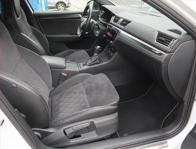 Škoda Superb (2021) Sportline 2.0 TDI - fotka 9 z 20
