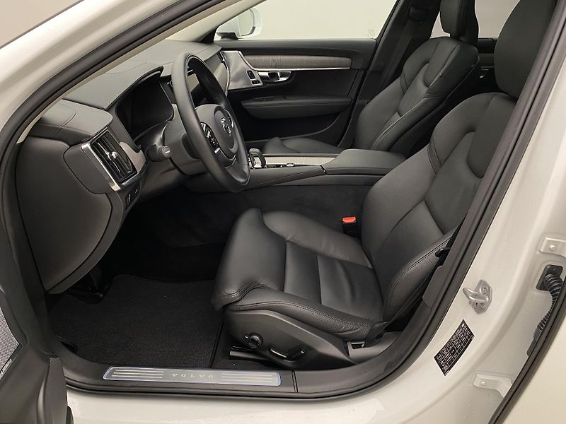 Volvo V90 CC B4 AWD MOMENTUM AUT - fotka 3 z 65
