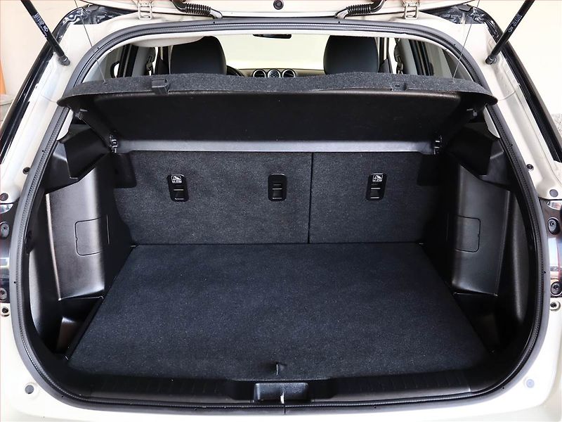 Suzuki Vitara (2016) Elegance 1.6 VVT, 4X4 - fotka 11 z 17