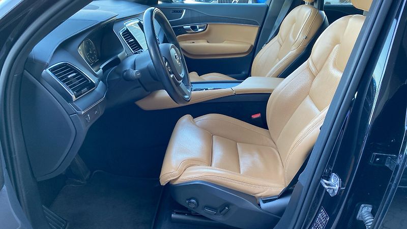 Volvo XC90 INSCRIPTION, B5 AWD, 173+10 kW - fotka 5 z 37