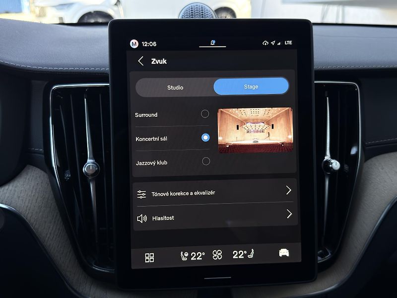 Volvo XC60 T8 AWD ULTRA DARK / B&W VZDUCH - fotka 46 z 57