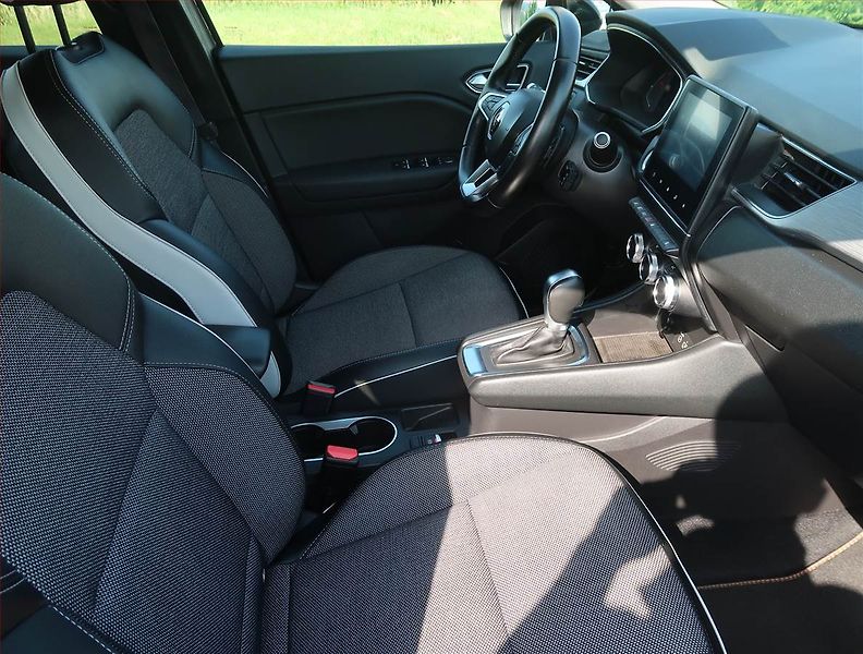 Renault Captur (2020) 1.3 TCe, Automat, Serv.kniha - fotka 9 z 19