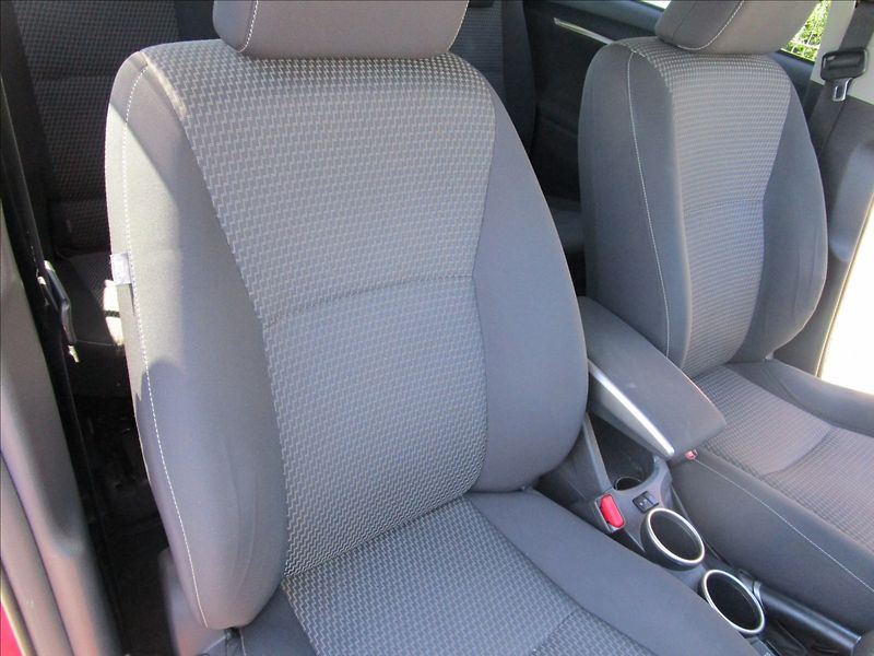 Toyota Verso 1.6 D-4D, aut. Klima, 1. maj. - fotka 18 z 41