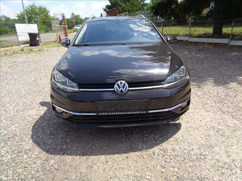 Volkswagen Golf (2018) 1,4 tsi - fotka 9 z 17