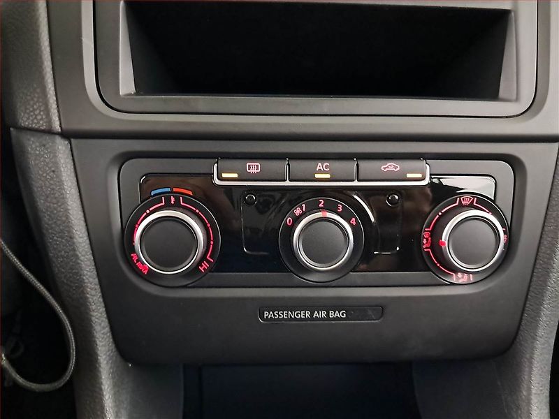 Volkswagen Golf (2012) 1.6 TDI, Tempomat - fotka 14 z 16