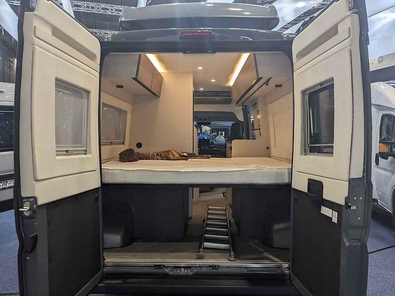 Na Caravaningu se představily expediční speciály, které zvládnou projet i Saharou