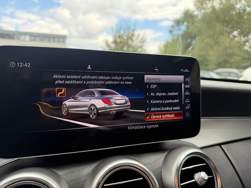 Mercedes-Benz Třídy C (2019) C 300d 4Matic AMG Line - fotka 27 z 32