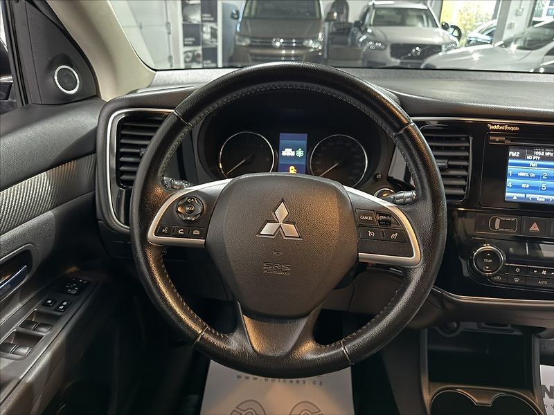 Mitsubishi Outlander 2,3   DI-D 4X4 7MÍST SPORT TZ - fotka 23 z 39
