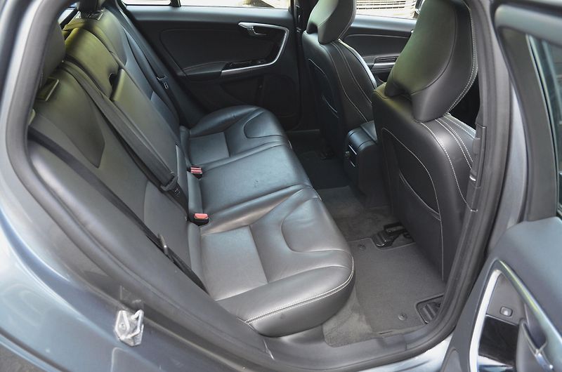 Volvo V60 (2016) 2.4 D6 AWD PHEV 212kW Momentum - fotka 15 z 39