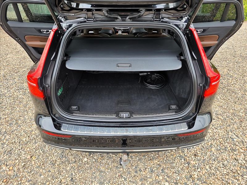 Volvo V60 2,0 T6 ,AWD,Inscription,kůže - fotka 37 z 50